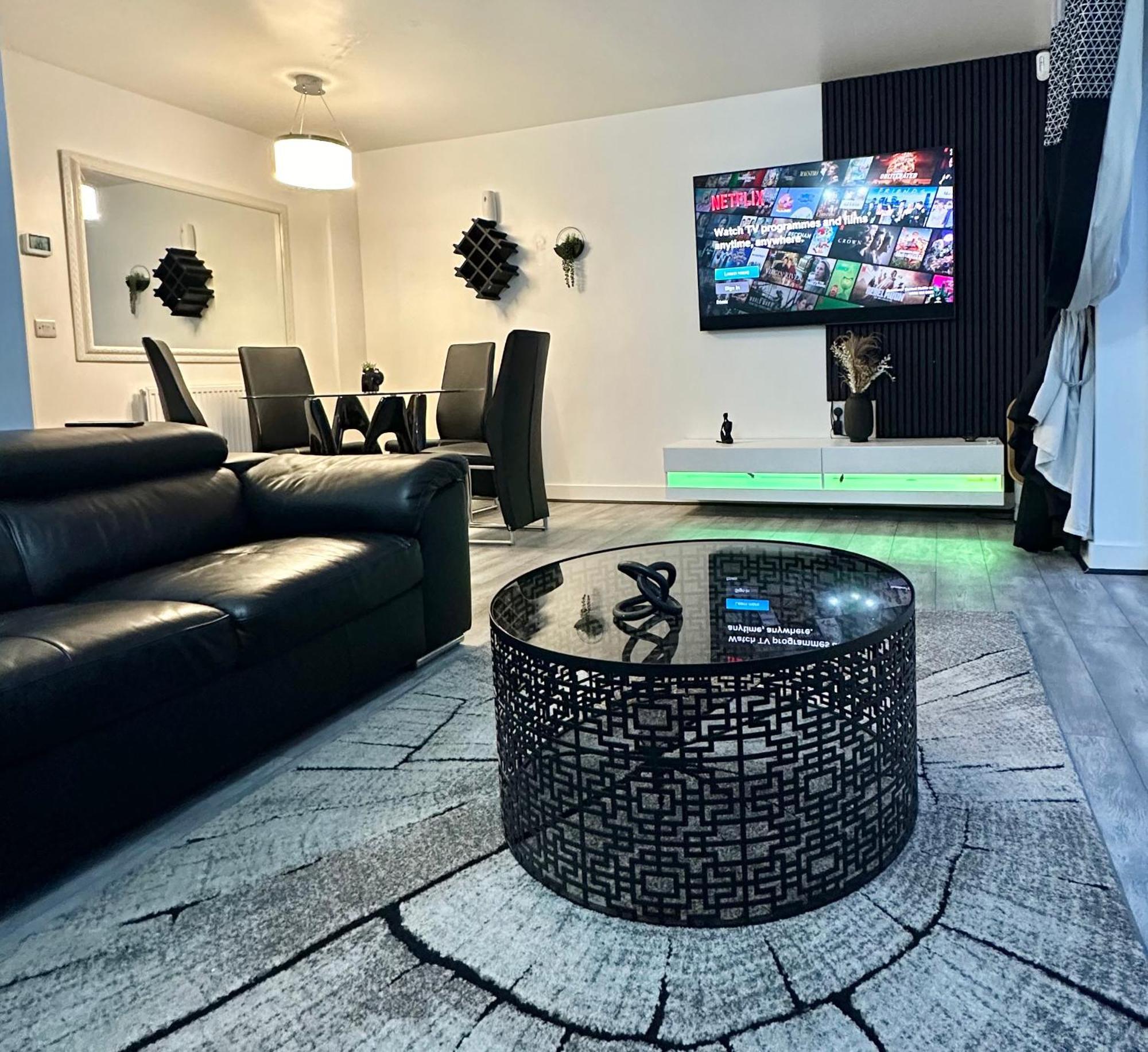 Private Modern Ensuite Near Etihad Stadium Hospedagem domiciliar *